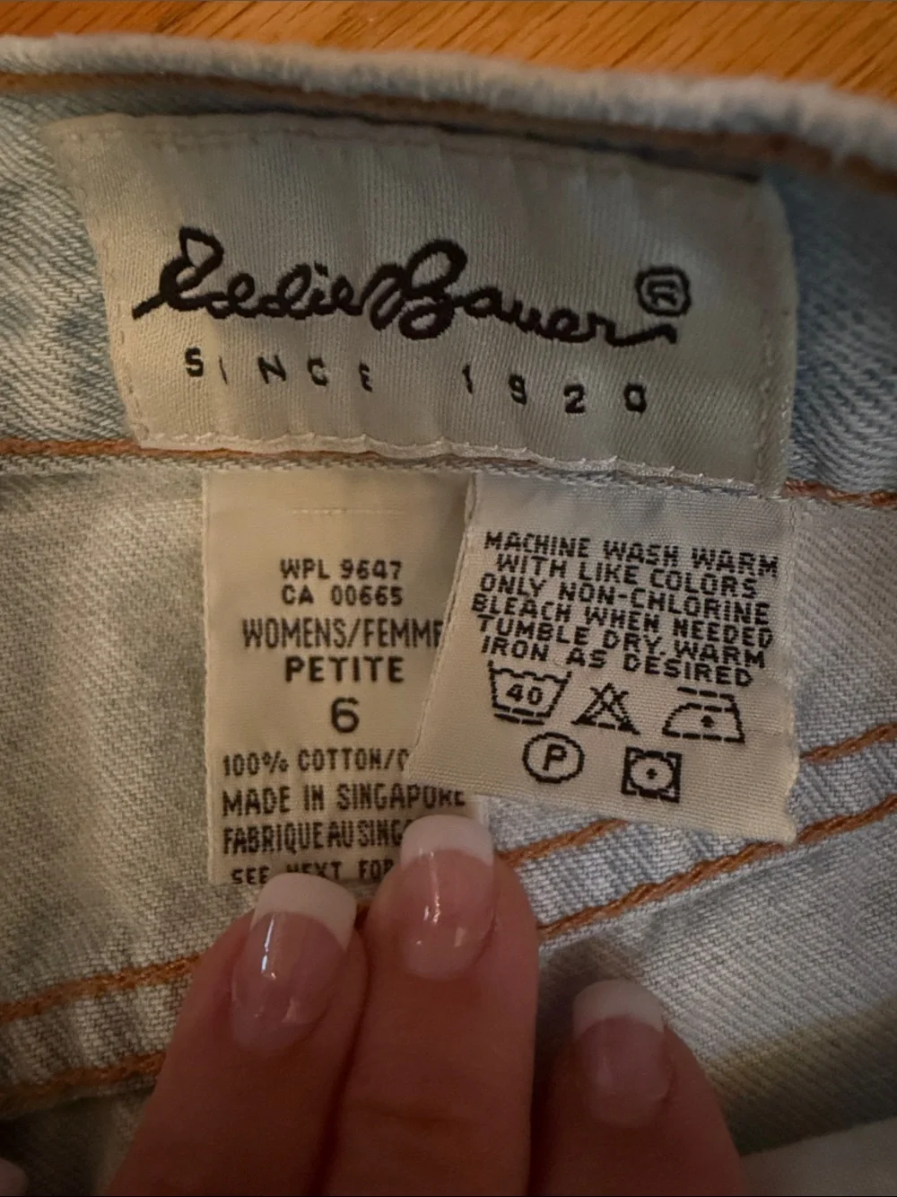 Eddie Bauer Light Wash Denim women’s petite 6 Shorts